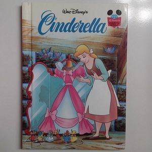 📚 Walt Disney's Cinderella Book